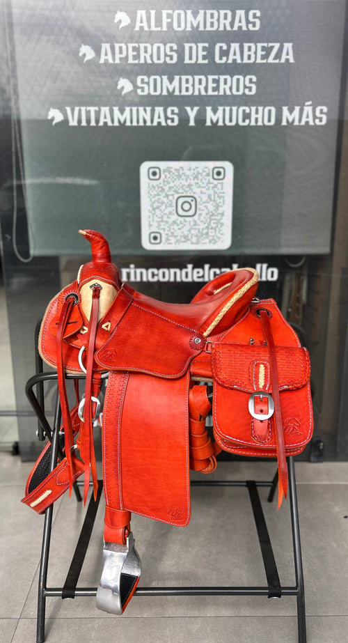 Silla de montar artesanal Línea Elite en cuero rojo de Rincon del Caballo